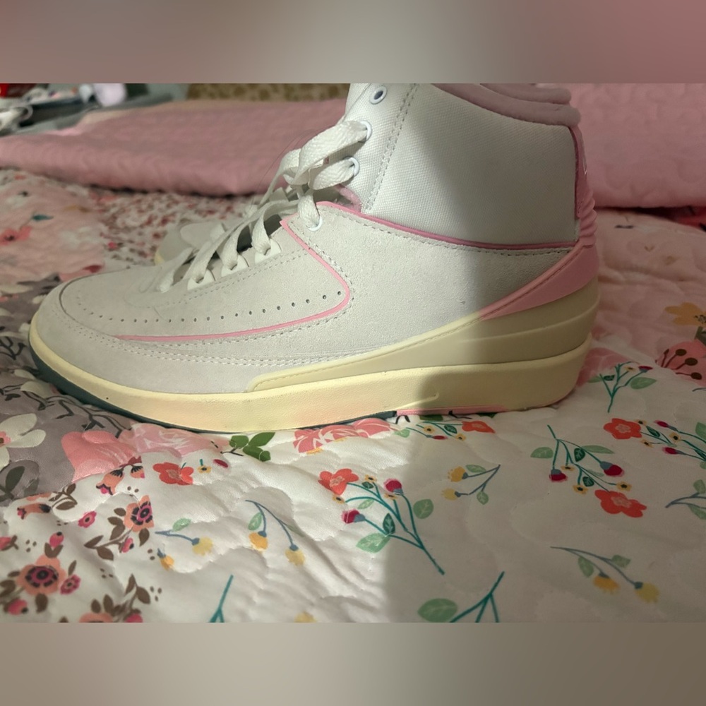 Jordan Women's Soft pink retro 2